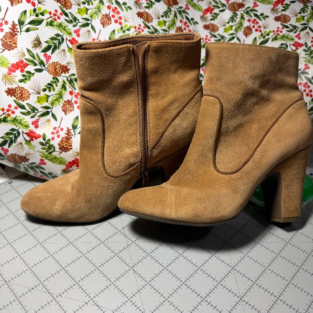 Anne Klein Suede Bayrose Camel Booties 8M without box Never Used